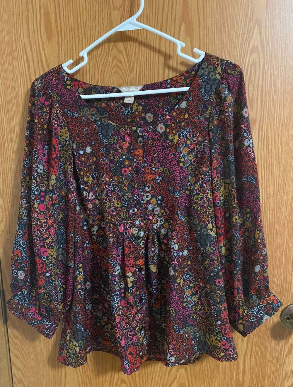 White Stag Floral Blouse Size Large Red Black Button Front Long Sleeve
